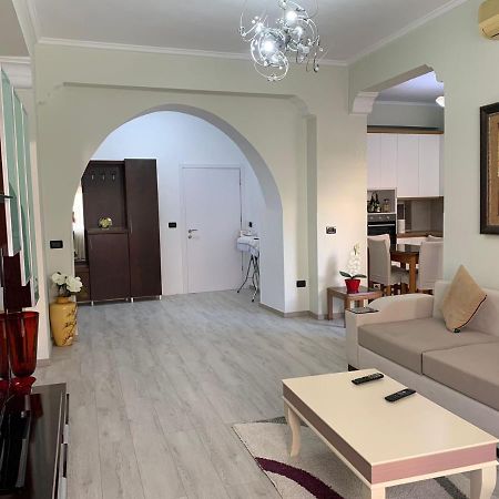 Dadaj Apartments Sarandë Exteriör bild